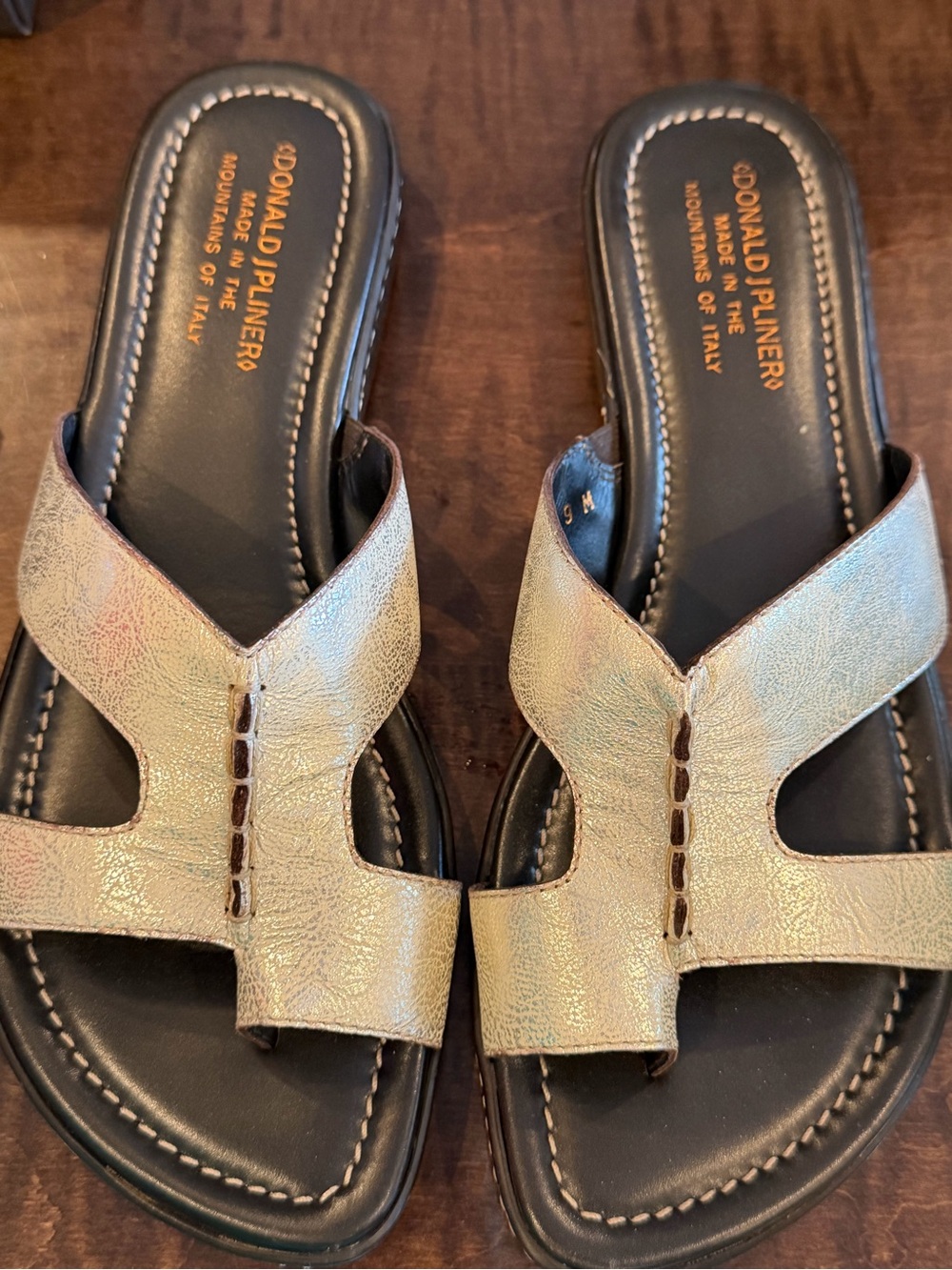 Donald J Pliner Glair Ivory Metallic Leather Sandals Women’s 9 M NIB Italy